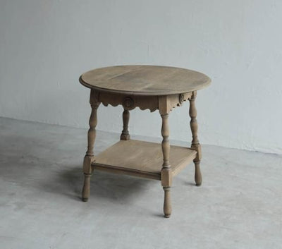 彫刻のようなCOFFEE TABLE