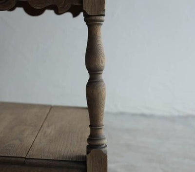 彫刻のようなCOFFEE TABLE