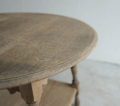 彫刻のようなCOFFEE TABLE