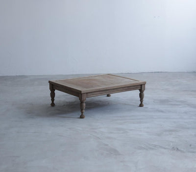 THE COFFEE TABLE