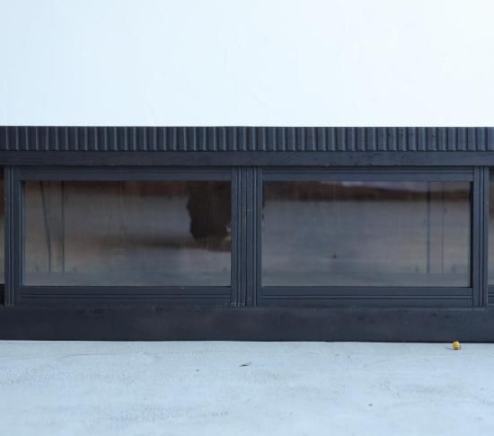 漆黒のテレビボード