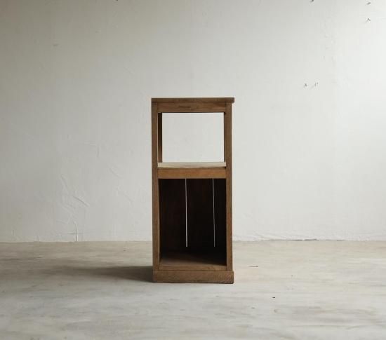 スリムな収納棚