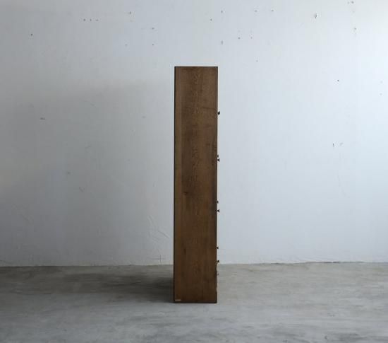 フラップ扉の収納棚