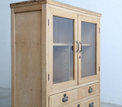 華麗な収納棚