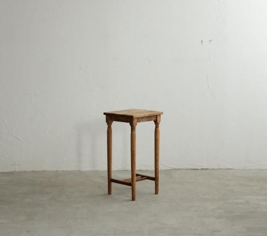 貴賓室の花台