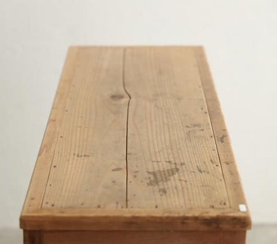 端正な収納棚