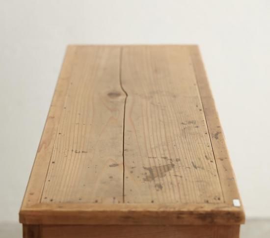 端正な収納棚