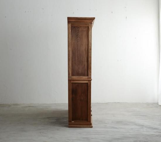優雅な収納棚