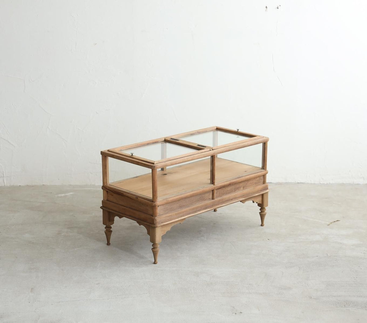 CHARM Antique02