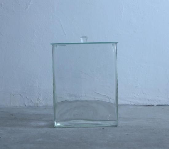 氷のような容器