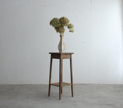 枯淡な花台