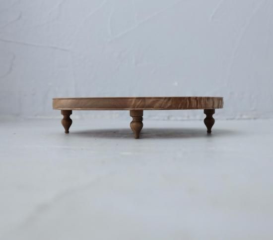 PRIVATE TABLE_L