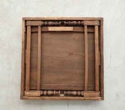 FOLDING TABLE