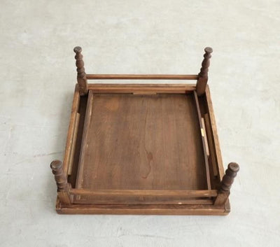 FOLDING TABLE