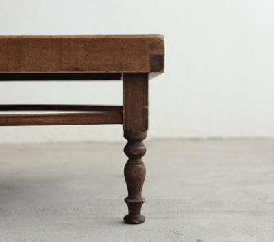 FOLDING TABLE