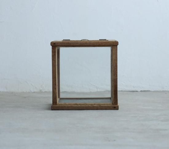 玉飾りの卓上ショーケース