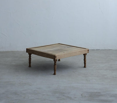 ろくろ脚のFOLDING TABLE