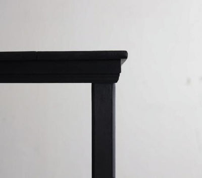 端正な漆黒のオープンラック