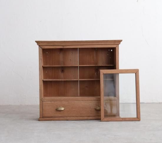 モダンなCUP SHELF