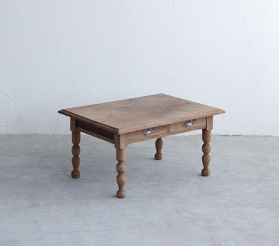 ろくろ脚のCOFFEE TABLE