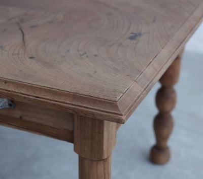 ろくろ脚のCOFFEE TABLE