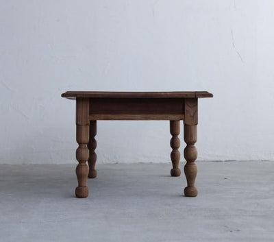 ろくろ脚のCOFFEE TABLE