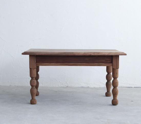 ろくろ脚のCOFFEE TABLE