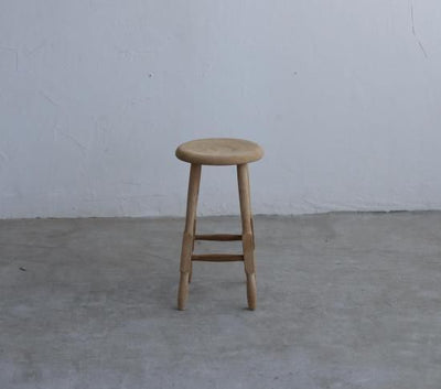 軽やかなろくろスツール