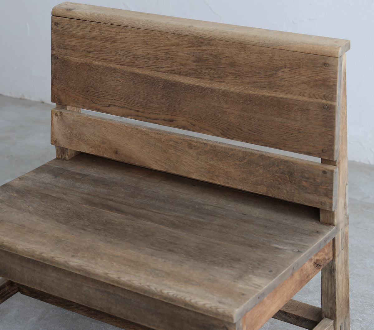 PRIVATE BENCH01