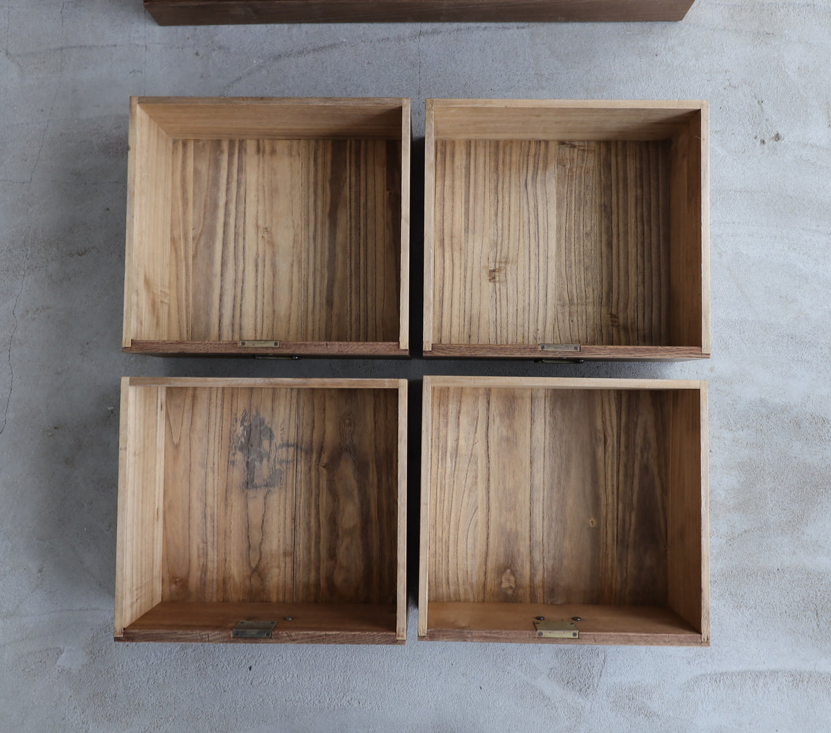 名工の19杯の引き出し棚