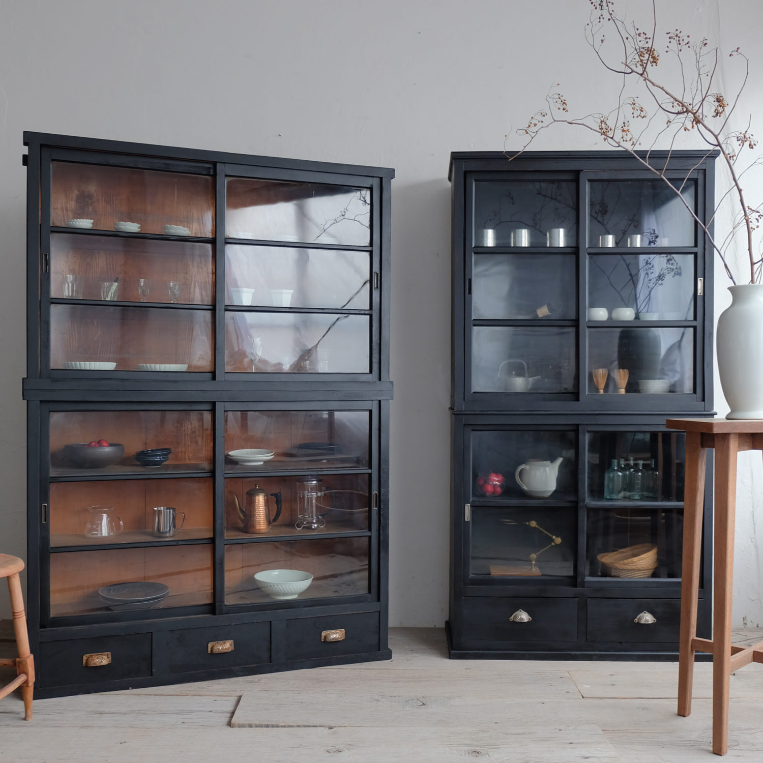 黒い飾り棚 | ICCA - アンティーク・古道具・和家具を販売する